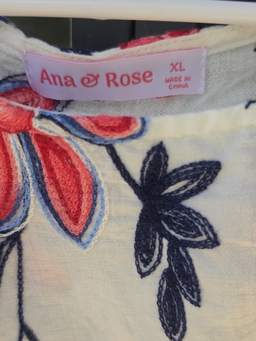 ANA & ROSE White Embroidered Floral Women's Top - Picture 2 of 4